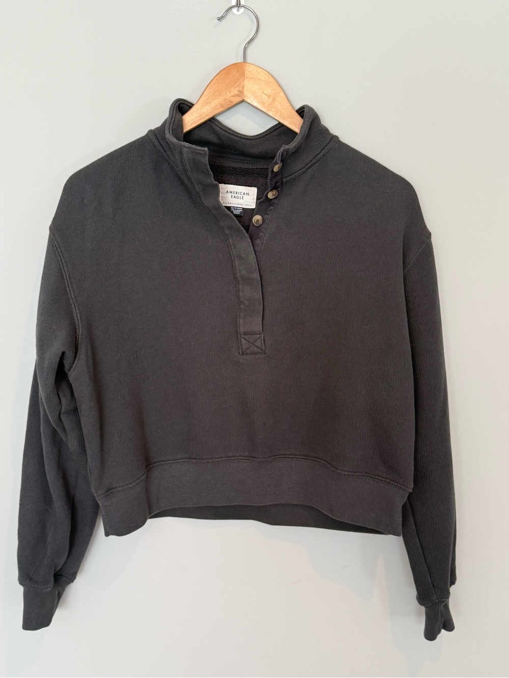 American Eagle Faded Black Cropped Henley Fleece Sweatshirt Size M